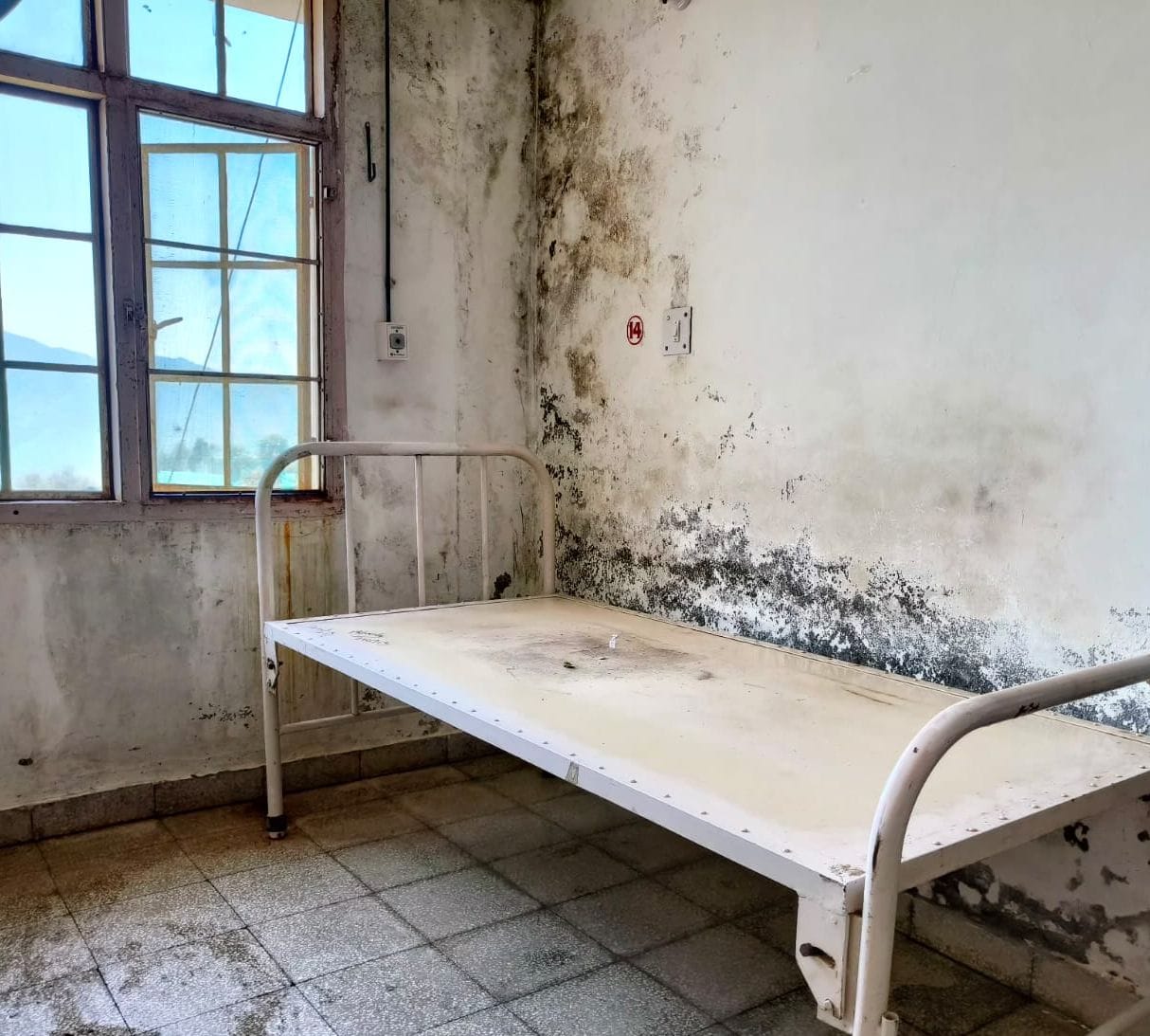 Water leakage in male patient ward, ban on admission of patients