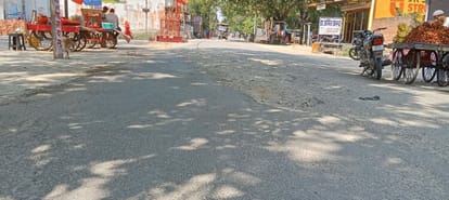 Pilibhit News: टेंडर के पेच में फंसी यशवंतरी और जिला अस्पताल की रोड Yashwantari and district hospital road stuck in tender