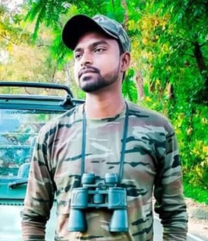 Stuck in road pits, uncontrolled bike collided with tree, safari driver and guide lost their lives