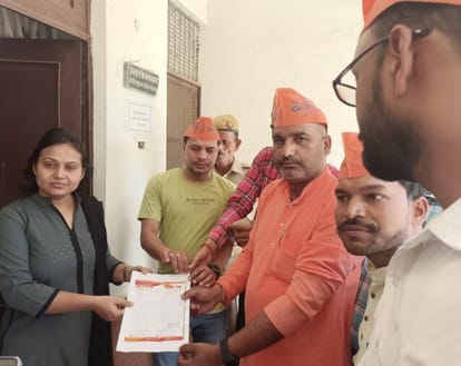 Hindu organizations again demonstrated in Hanuman temple for selling prasad of non-community people