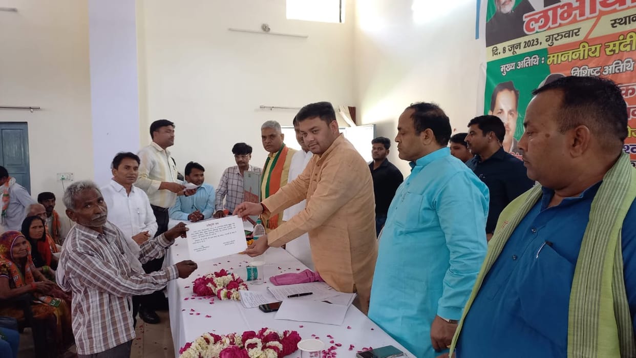 Minister of State for Basic Education distributed certificates to the beneficiaries