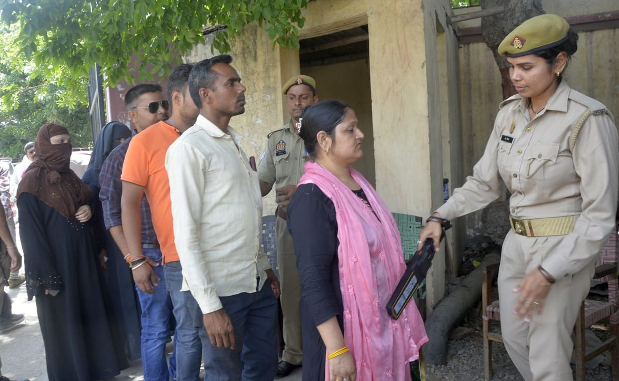 The litigants were allowed to go after intensive checking from the court premises gate itself