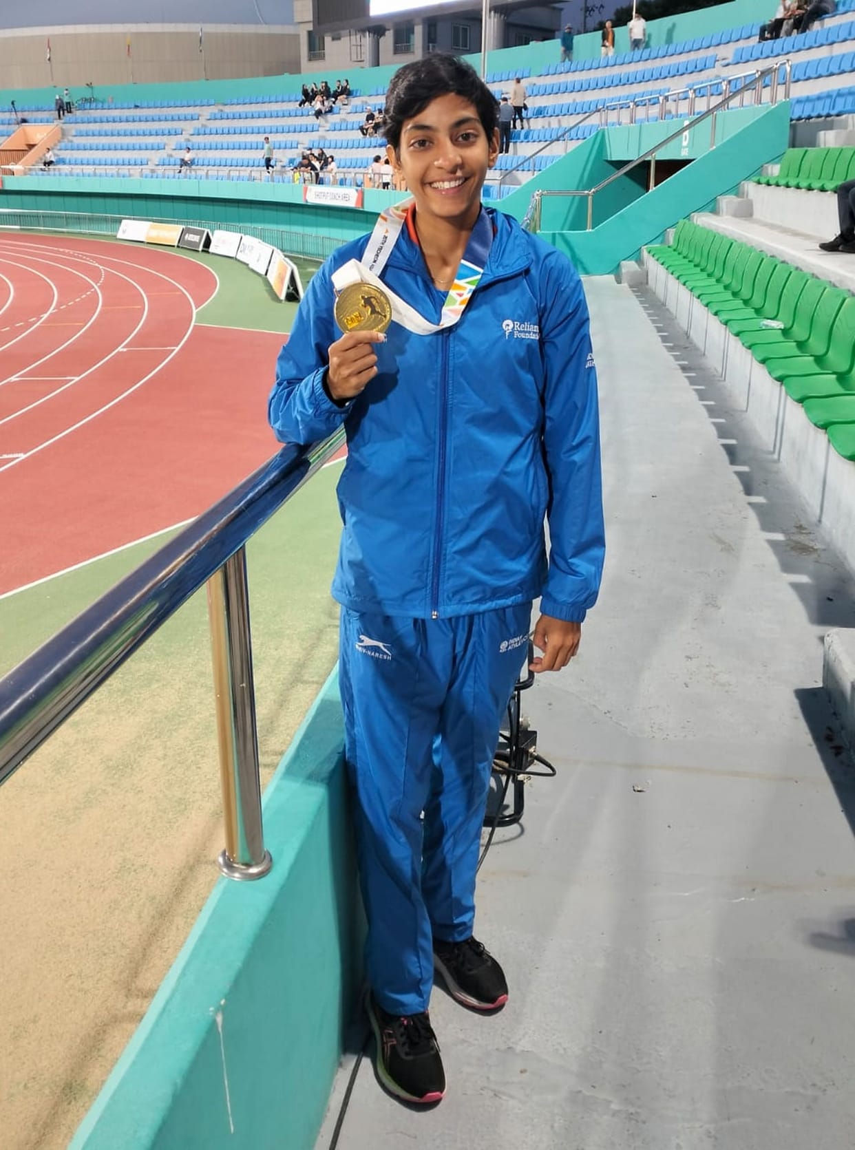 Lakshita won the gold medal by completing the 1500 meter race in 4.30 minutes