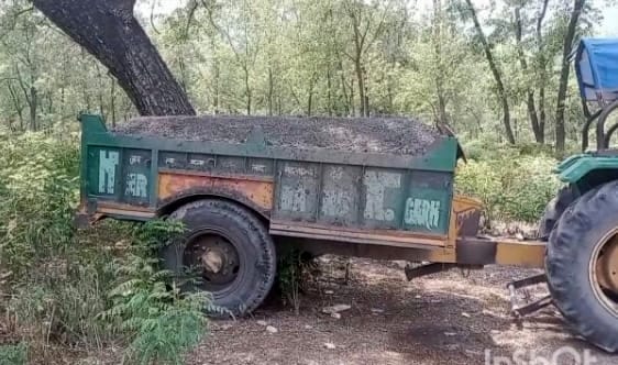 Forest department team caught four vehicles involved in illegal mining in ramnagar