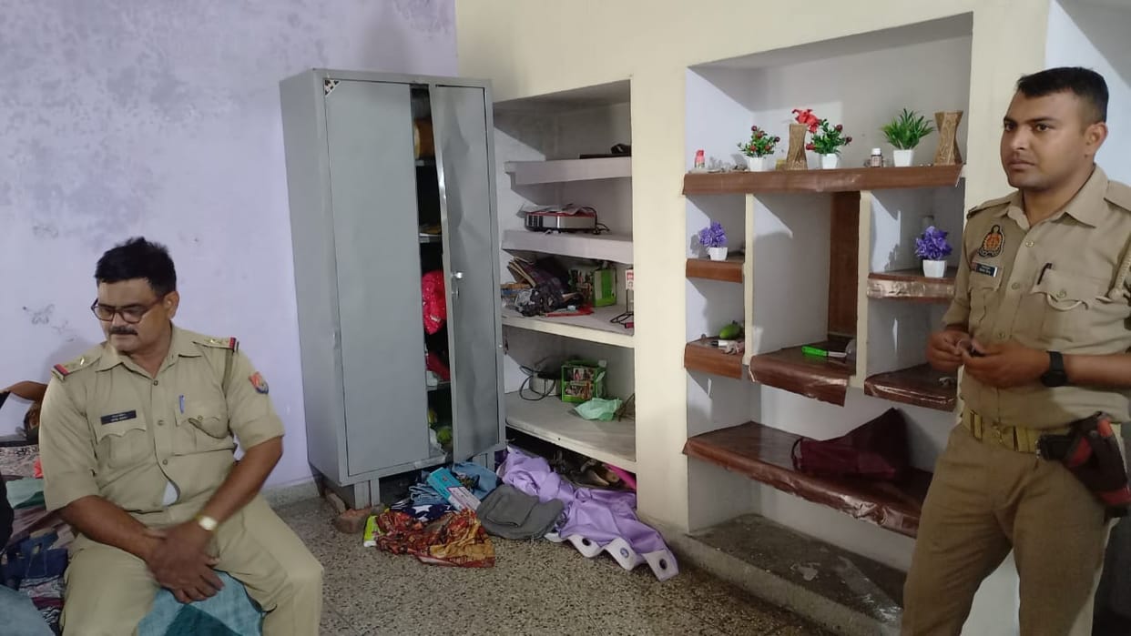 Theft of lakhs of rupees in CHC residences