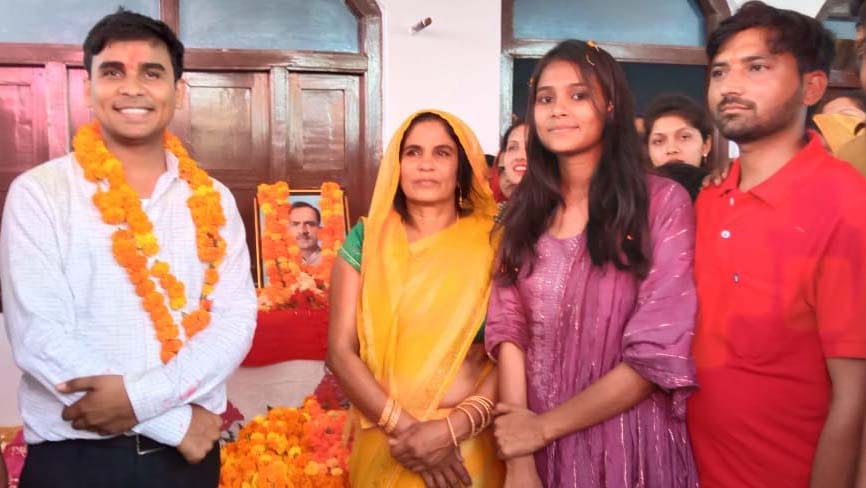 Bajrang reached home after becoming an IPS, welcomed in Futhiya