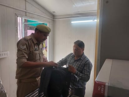 The strictness of the police was seen in the court premises