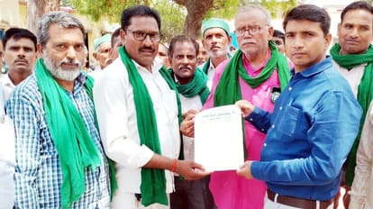 Demand to get rid of stray animals, payment of sugarcane