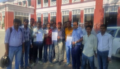 Outsourcing workers expressed anger over service termination notice