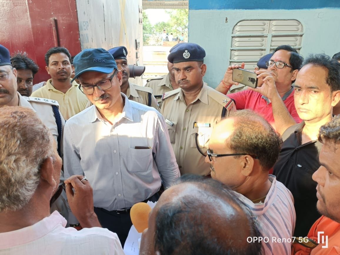 DRM agitated over demand for stoppage of express trains