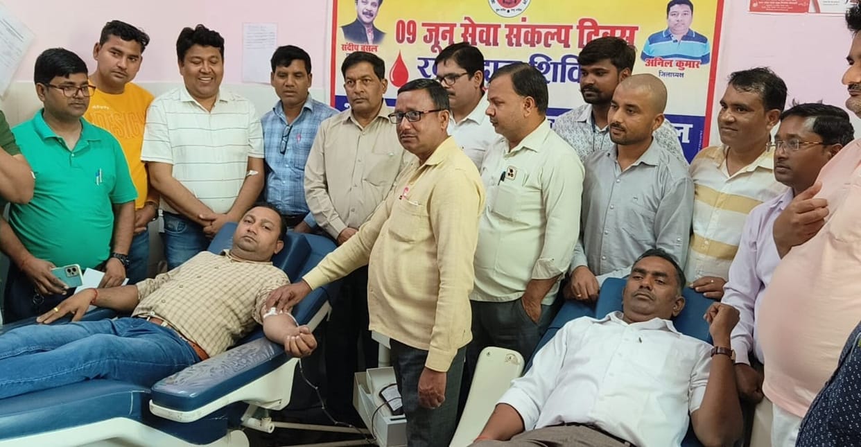 Traders celebrated Service Resolution Day by donating blood