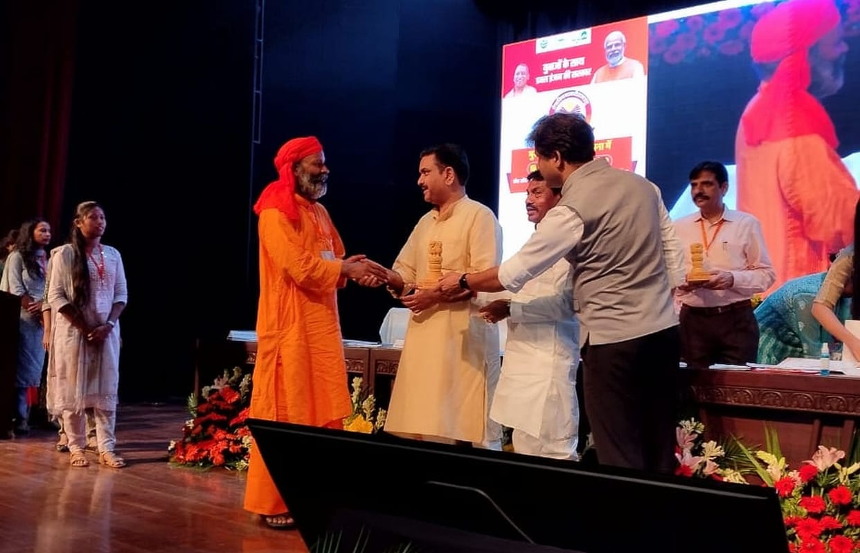 Yogi Ghanshyam honored for excellent yoga education
