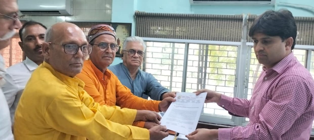 Teachers told their problems to the Director General