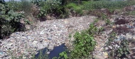 The municipality claims that the drains have been cleared, the reality is that the drains are littered with filth