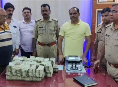 Rs 1.15 crore recovered from the car of four youths going to Delhi