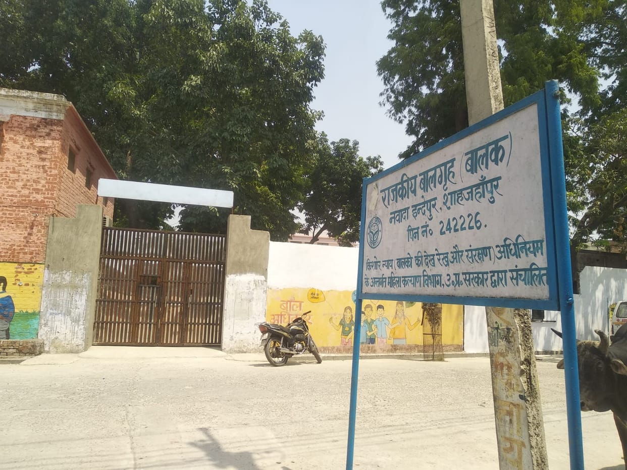 Seven teenagers escaped by breaking the door of the state children's home