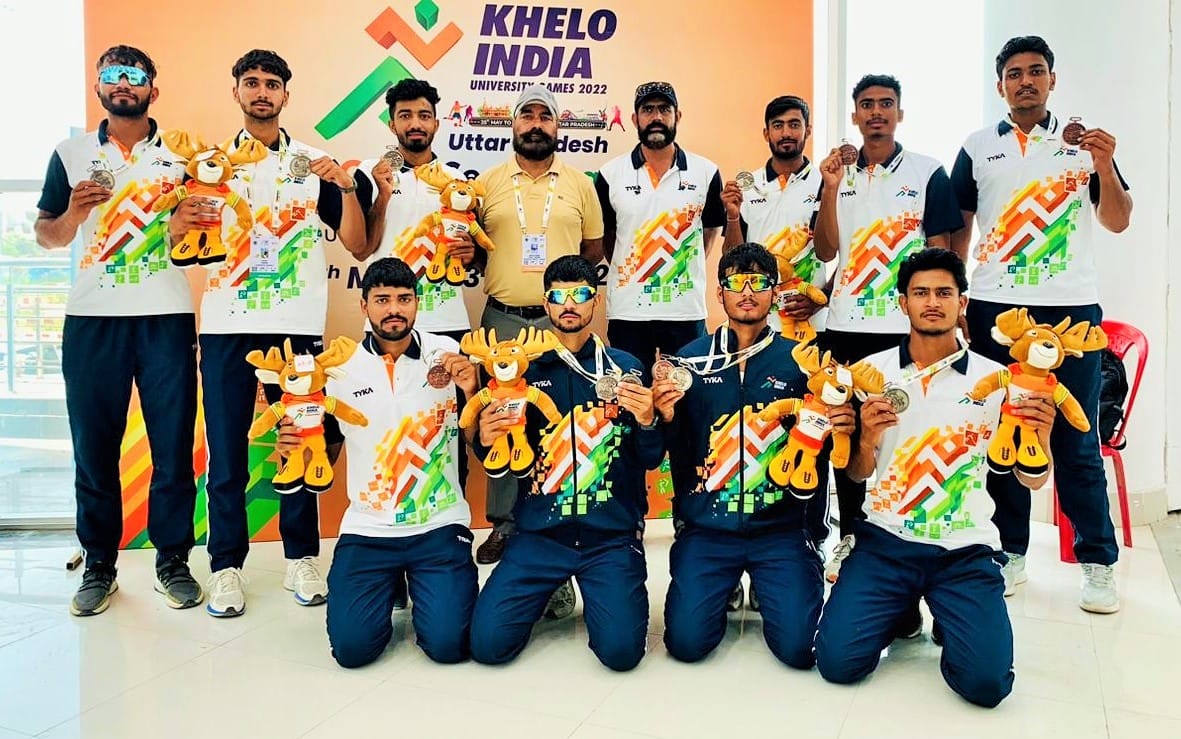 KU players won silver medal in rowing competition