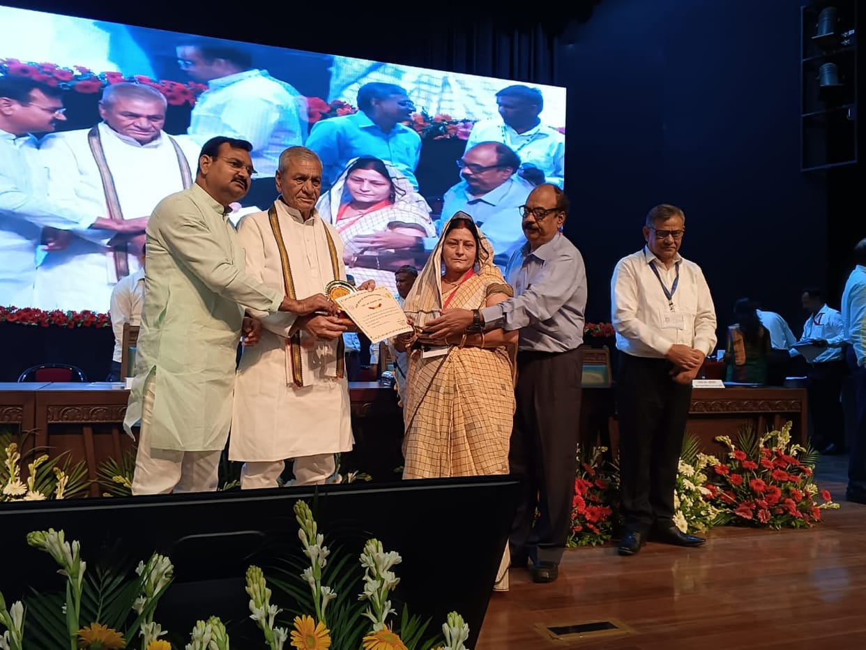 Five people honored for their remarkable contribution in the field of sugarcane production