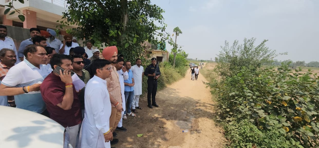 The Minister of State reviewed the construction site of the bridge to be built on the Markanda river