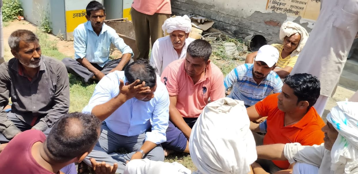 Villagers got angry after the power supply was interrupted, locked the sub-centre and made the SDO sit in the sun