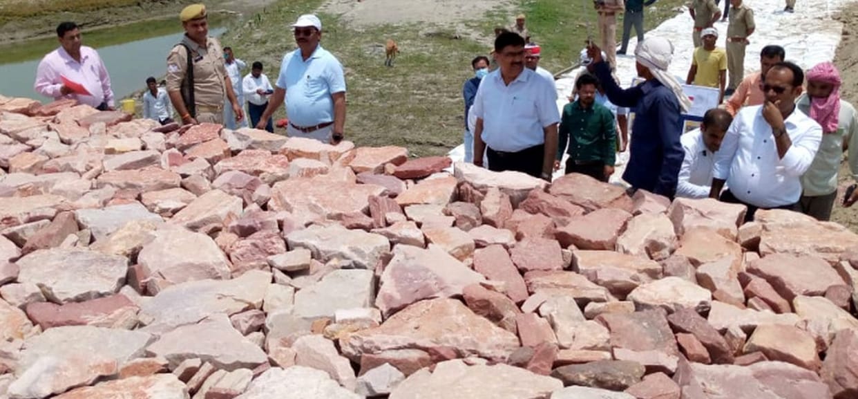 Make concrete arrangements for flood protection on embankments