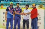 दुबई में क्रिकेट मैंच में बेहतरीन प्रदर्शन करने पर सौरभ को मैन ऑफ द मैच का खिताब देते अतिथि।