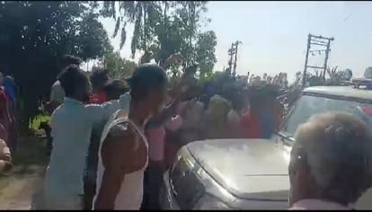 Uproar in quota selection meeting, Lekhpal beaten, tehsildar pushed