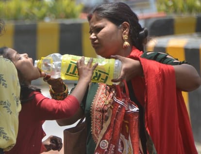 The wind is moving the clouds, relief will rain if it stops