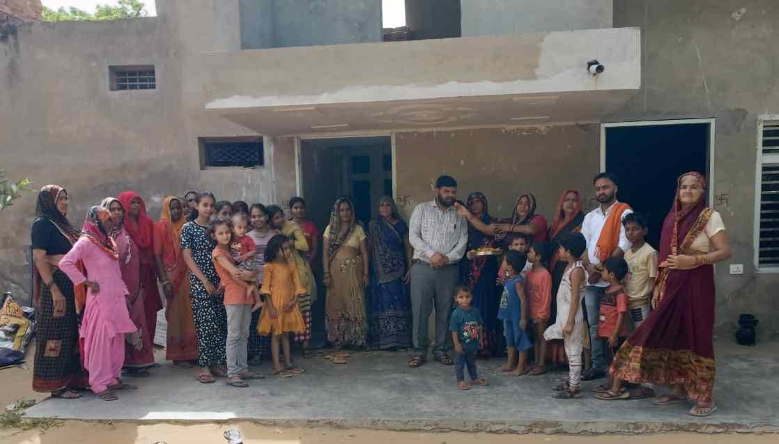Liquor contract removed, women distributed laddoos
