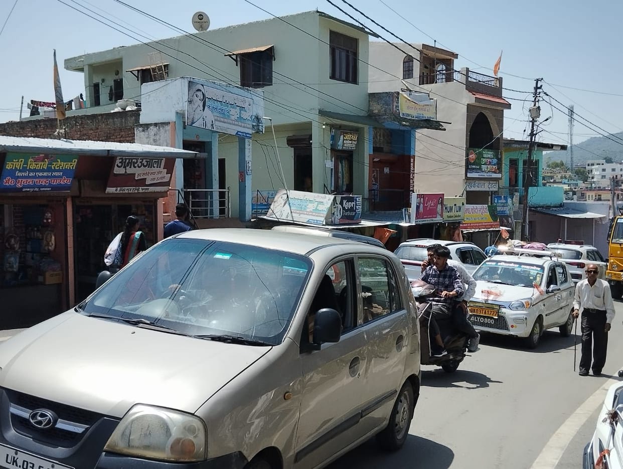 Traffic jam is common in Champawat Nagar