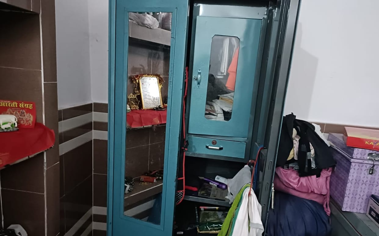 Cash and gold stolen from Saraf's house