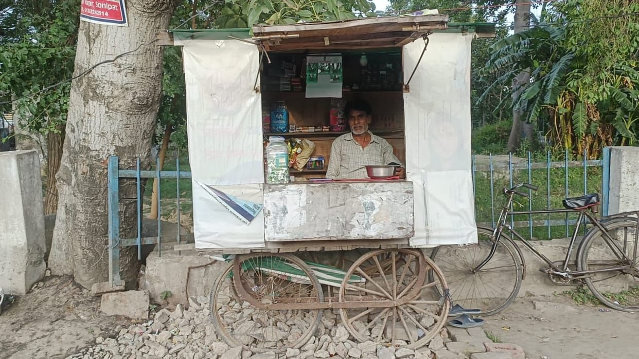 Father fulfills daughter Manju's dream by selling betel leaves