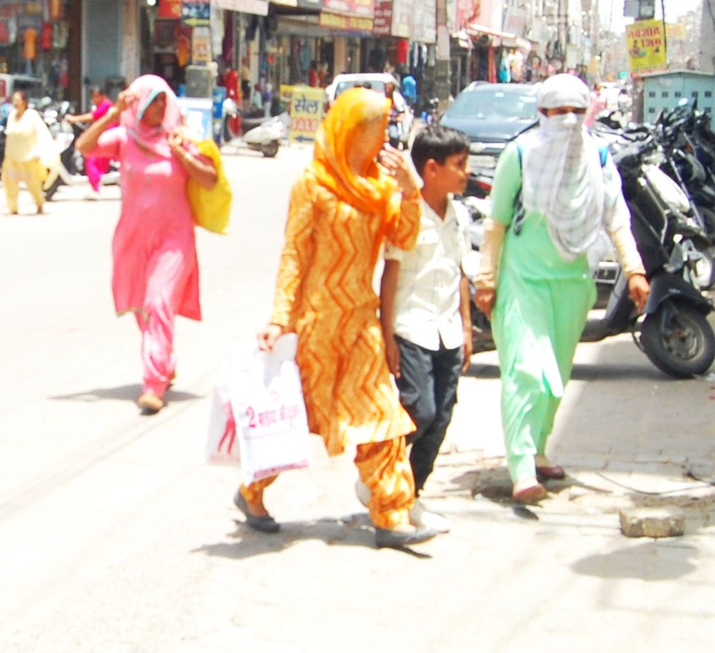 Hot winds increased heat in Fatehabad, mercury reached 42 degrees