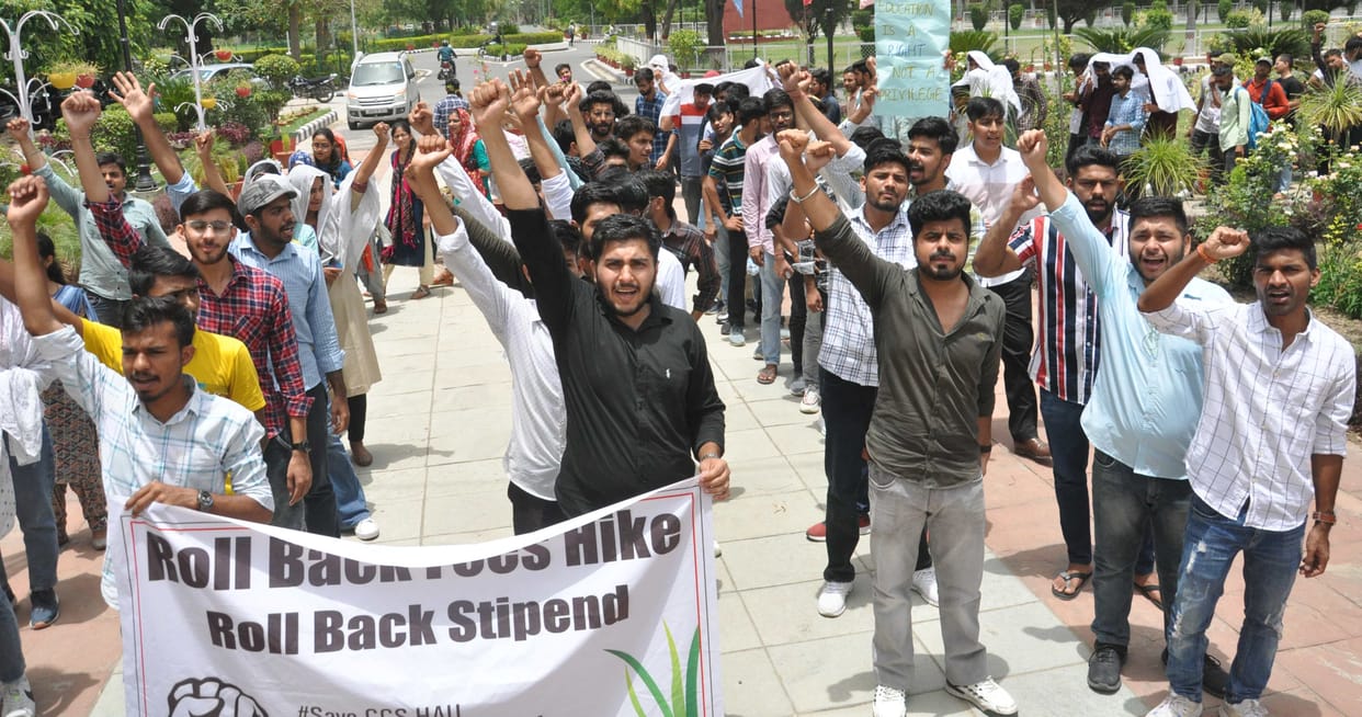 Students on the streets against 150 percent fee hike in HAU, VC office gherao