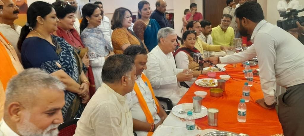 Rao Indrajit counted achievements in Tiffin meeting