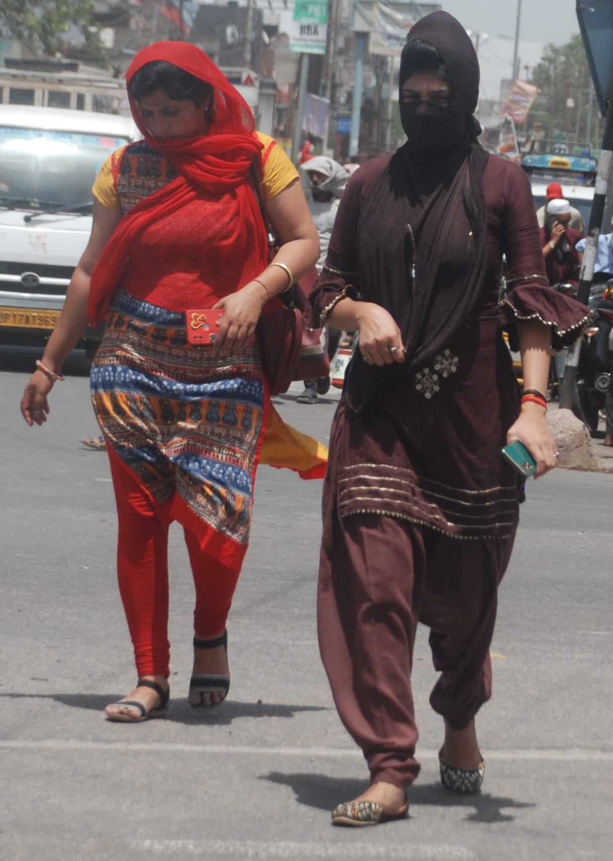 Difficulty increased due to severe heat, scorching skin due to hot air