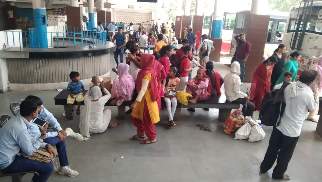 Effect of farmers' protest... Bus service on Chandigarh route disrupted, passengers upset