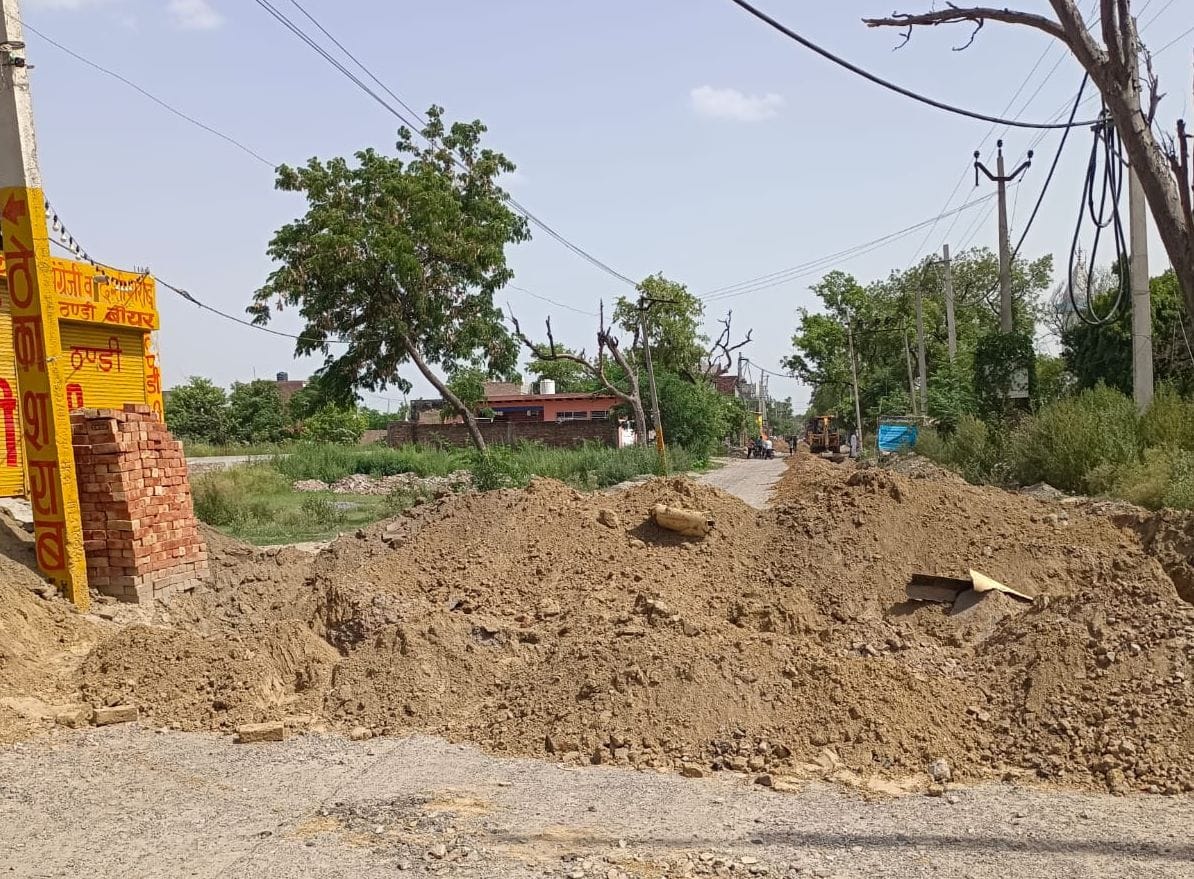 Uprooted road near sugar mill, driver upset