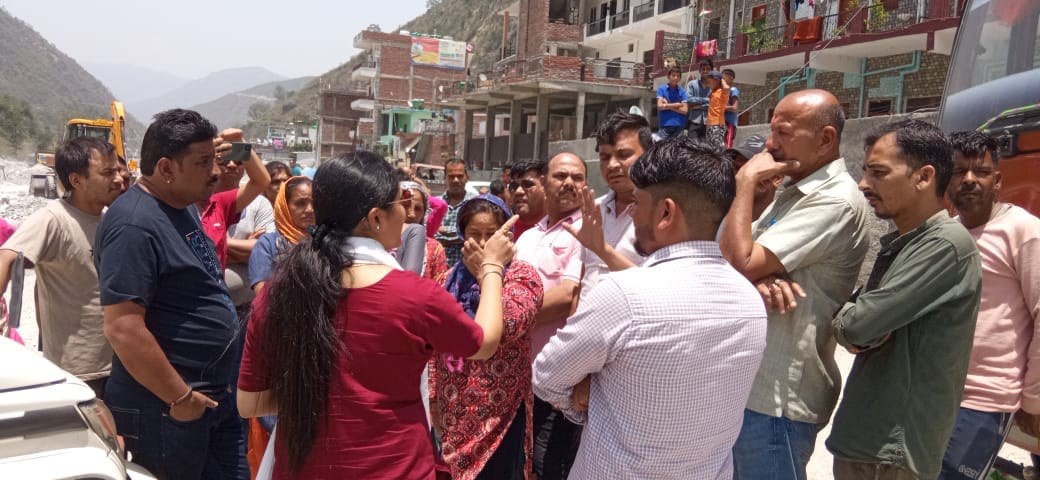 Angry women stopped work due to mining in measurement land