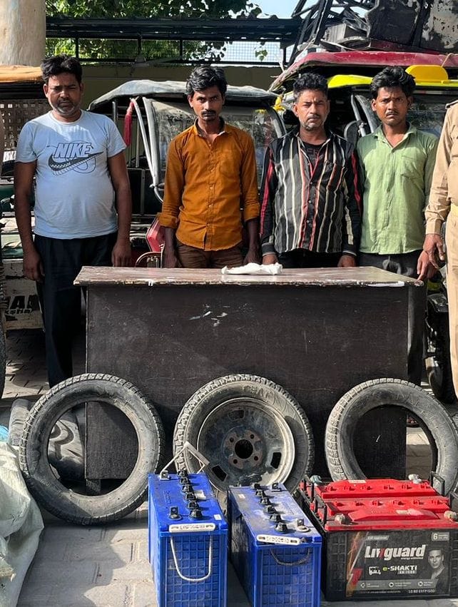 Four accused of stealing e-rickshaw arrested, one absconding