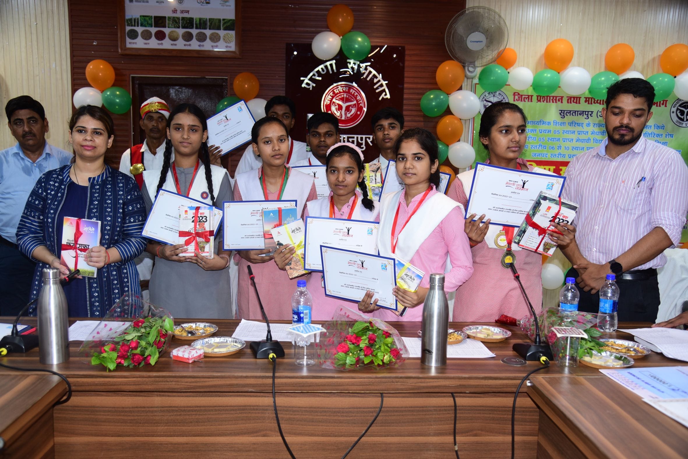 Meritorious faces blossomed after receiving medals