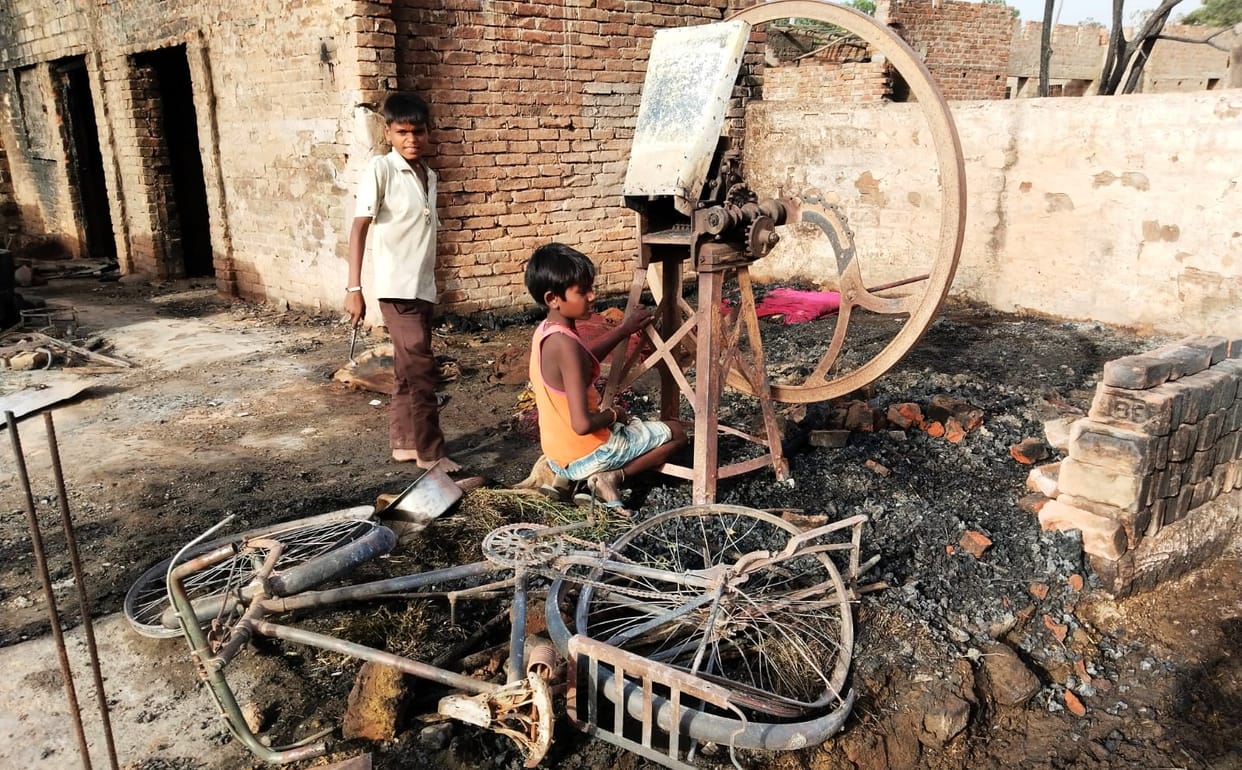 Home of 30 families destroyed in fire due to unknown reasons