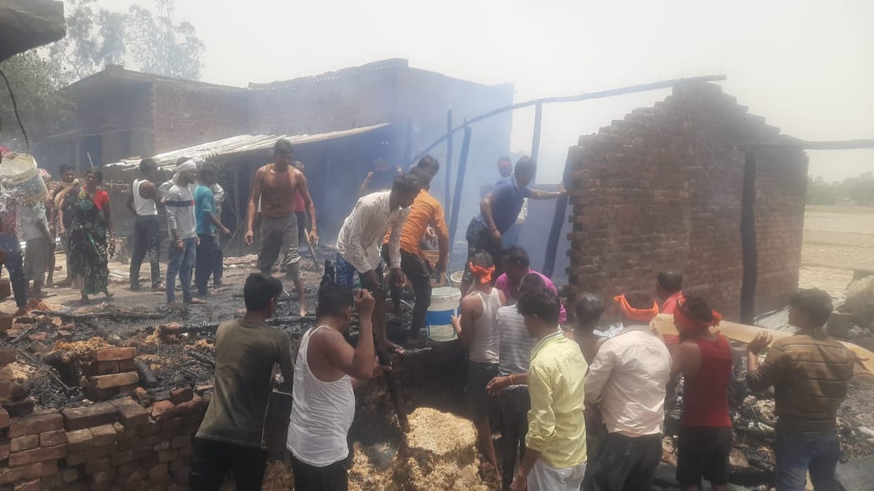 Fire broke out due to explosion of gas cylinder, seven houses burnt