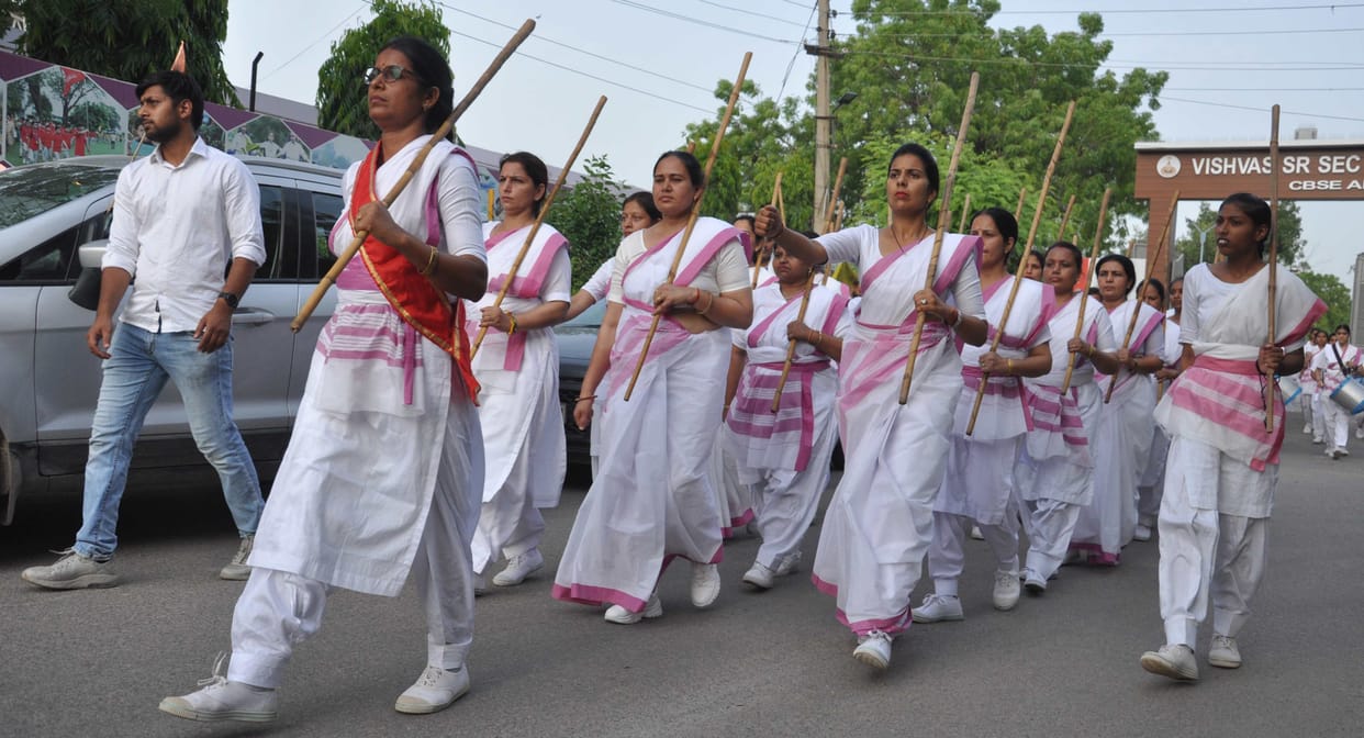 Rashtra Sevika Samiti took out a road movement holding sticks in their hands