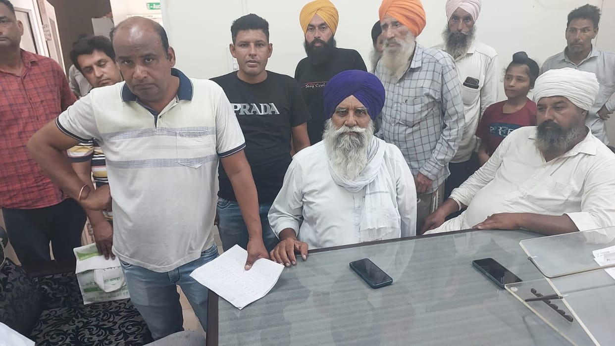 Farmers upset due to non-appearance of name on the portal created ruckus at the market committee office