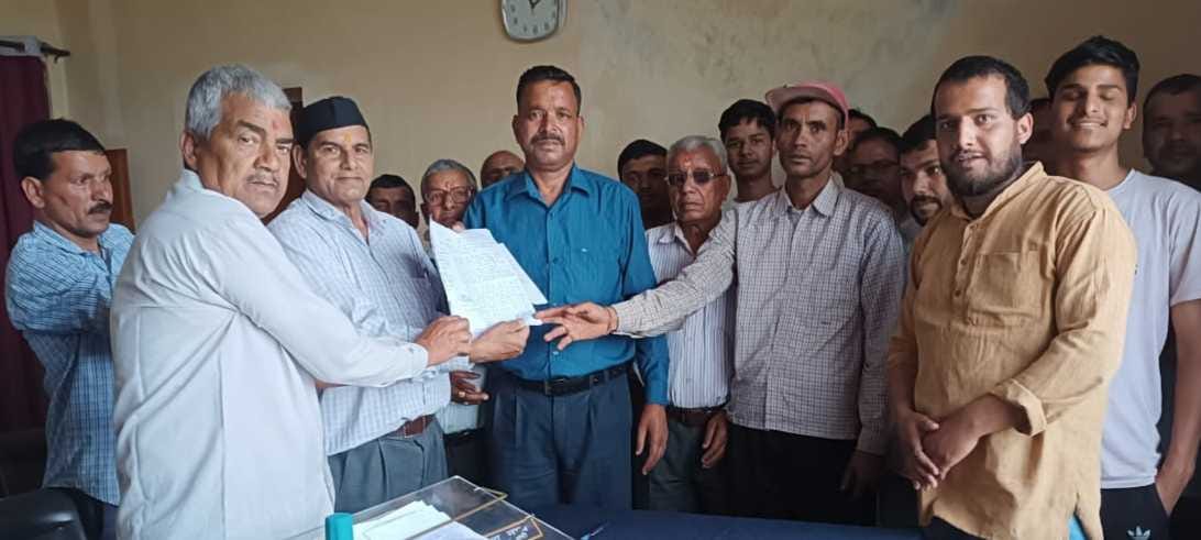 Gave to SDM regarding water problem in New Colony
