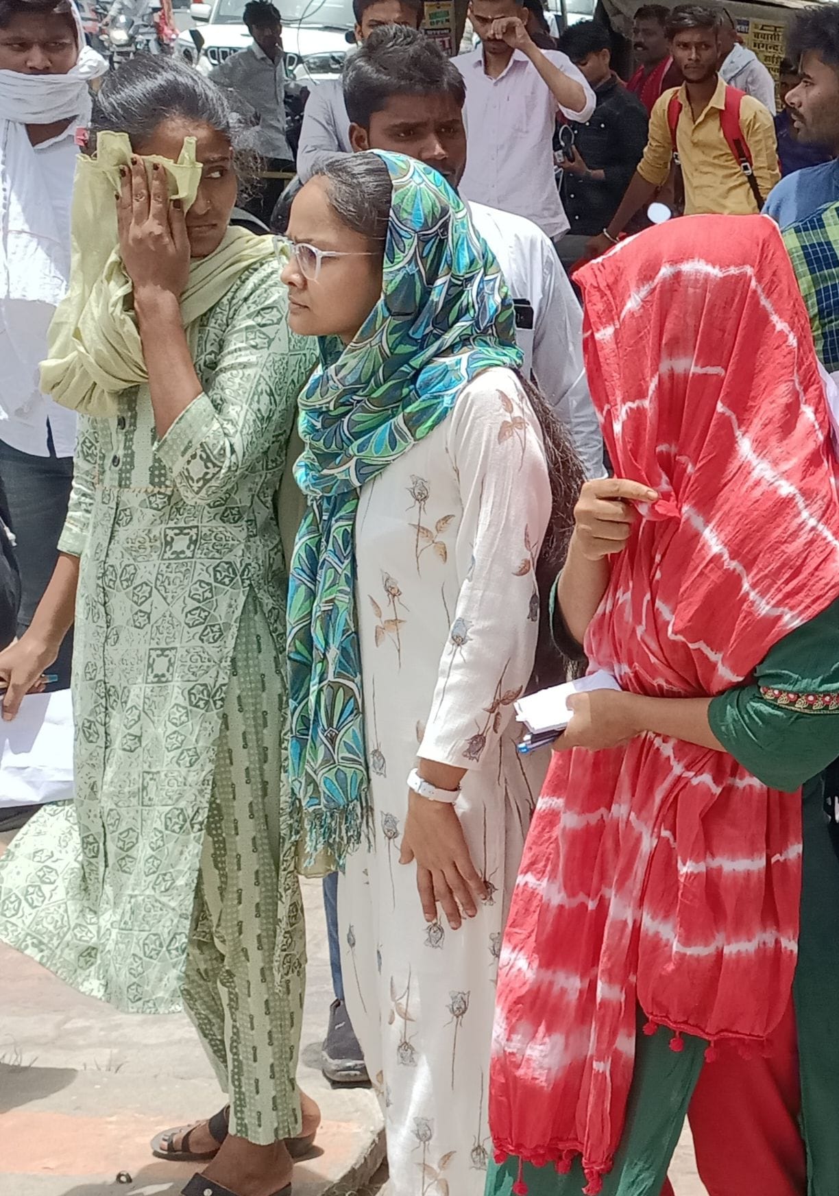 There was no respite from the scorching heat and heat stroke, the temperature remained at 42 degrees