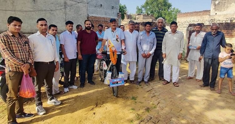 Subhashchandra reached Jewli to deliver the message of water conservation on bicycle