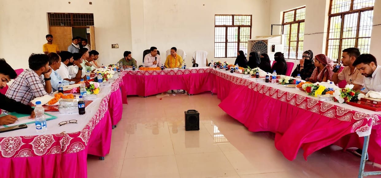 Cleanliness in Nagar Panchayat meeting, emphasis on path lighting