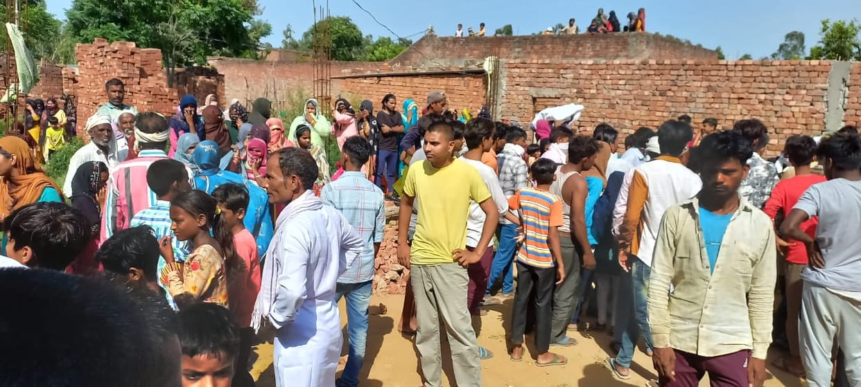 Wife Asiya's chunri found wrapped around Sakar's neck